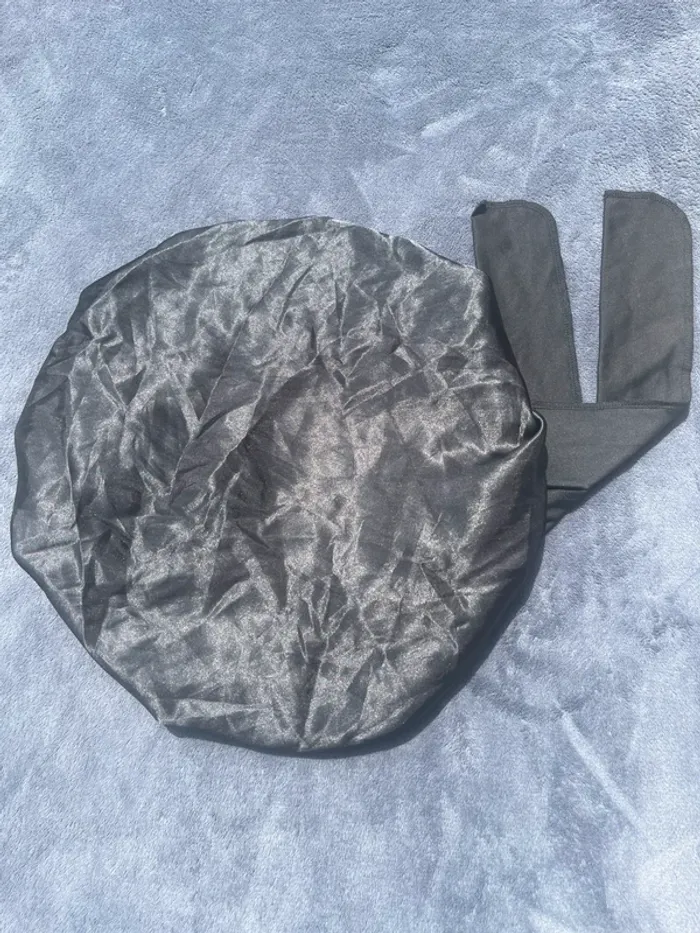 Bonnet en satin - photo numéro 4