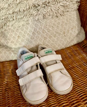 💜 Basket blanche adidas taille 24 bon état 💜