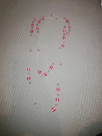 Très long collier neuf