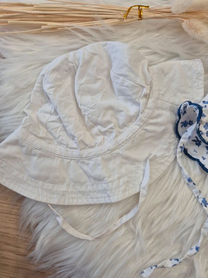 💙 Lot de 2 bob / chapeaux Vertbaudet blanc et bleu 3 / 6 mois - photo numéro 3