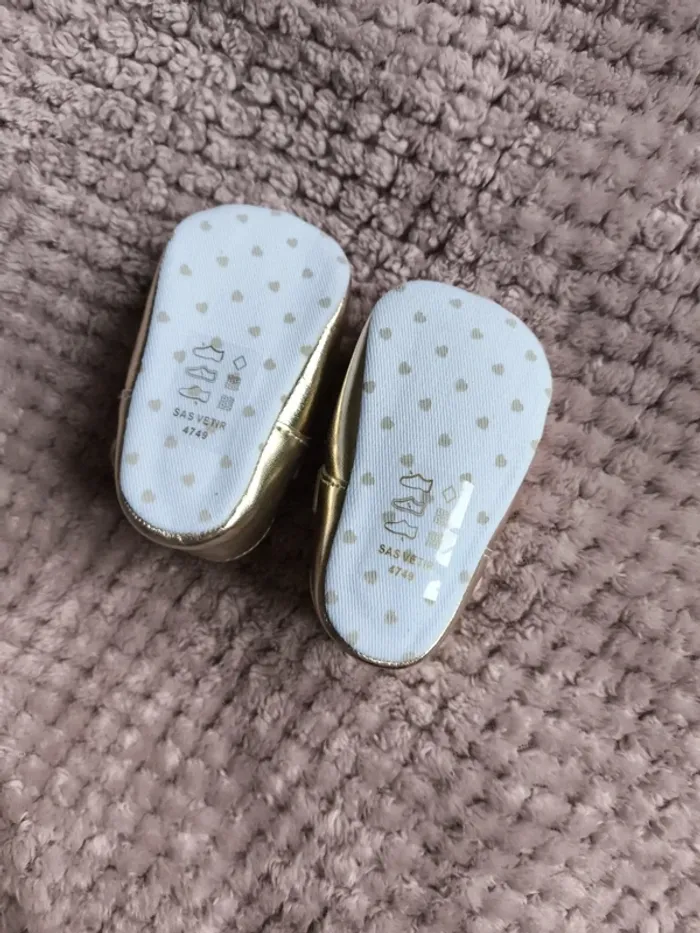 Paire de chaussures de taille 0-3 mois - photo numéro 7
