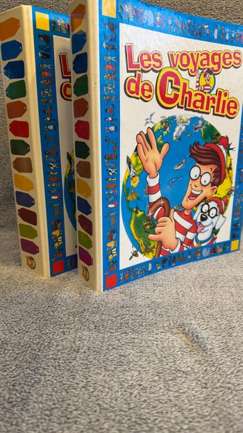 Ensemble de deux classeurs Les voyages de Charlie
