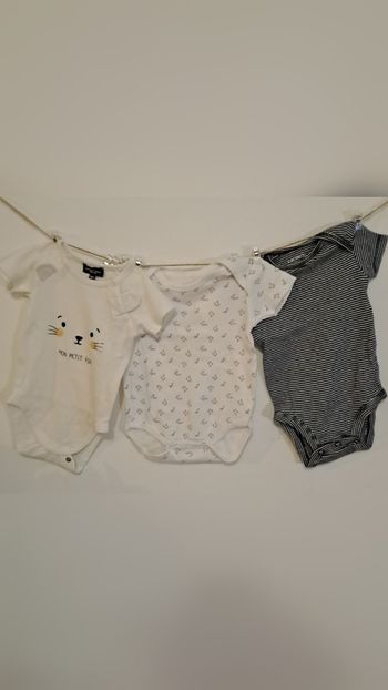 Lot 3 bodies 3 mois bébé 