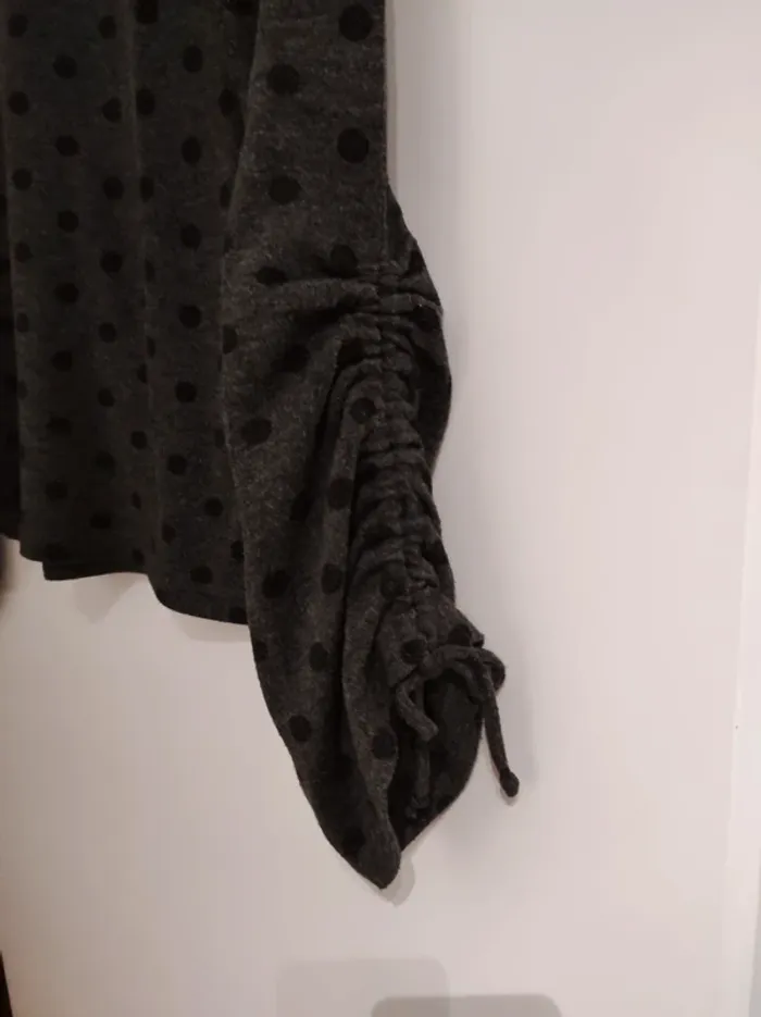 Pull gris foncé à pois noir - Promod - photo numéro 4