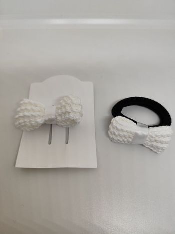 Barrette et élastique blanc