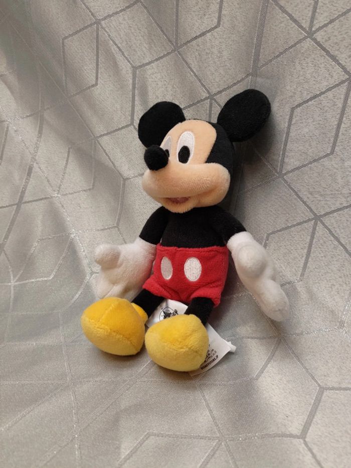 Peluche Mickey Mouse "Jeune" - Officielle Disney Store - photo numéro 3