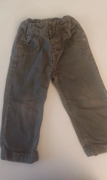 Petit jeans gris. Kid kanai