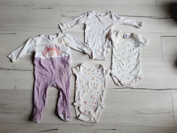 Lot 3 body et un pyjama fille 6 mois