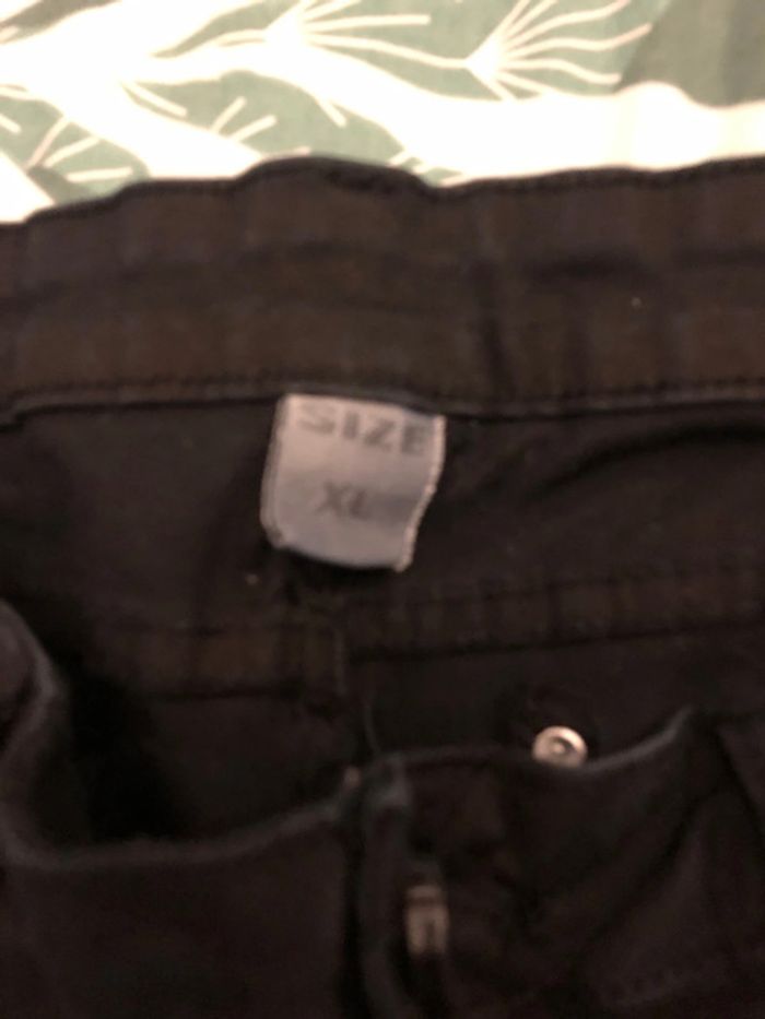 Jeans troué - photo numéro 4