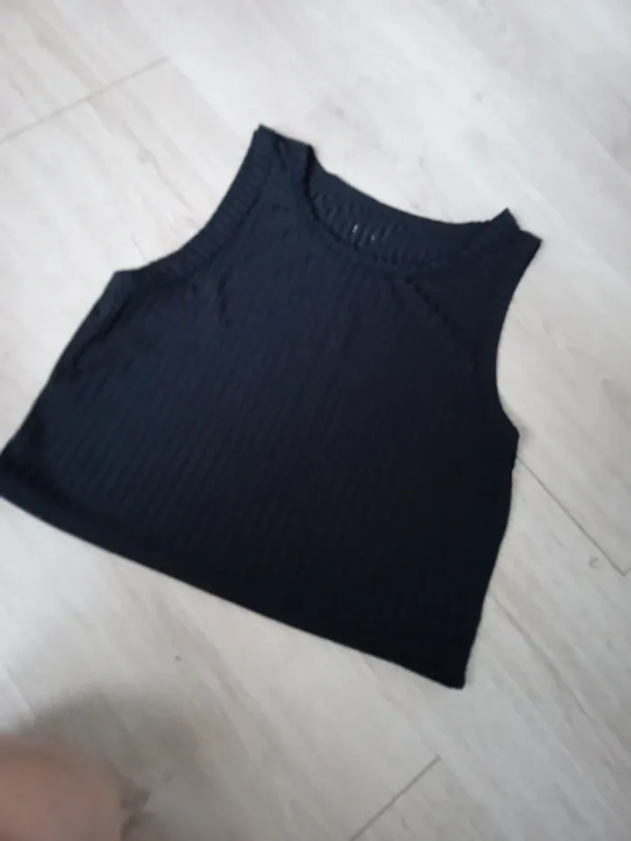 Haut court noir