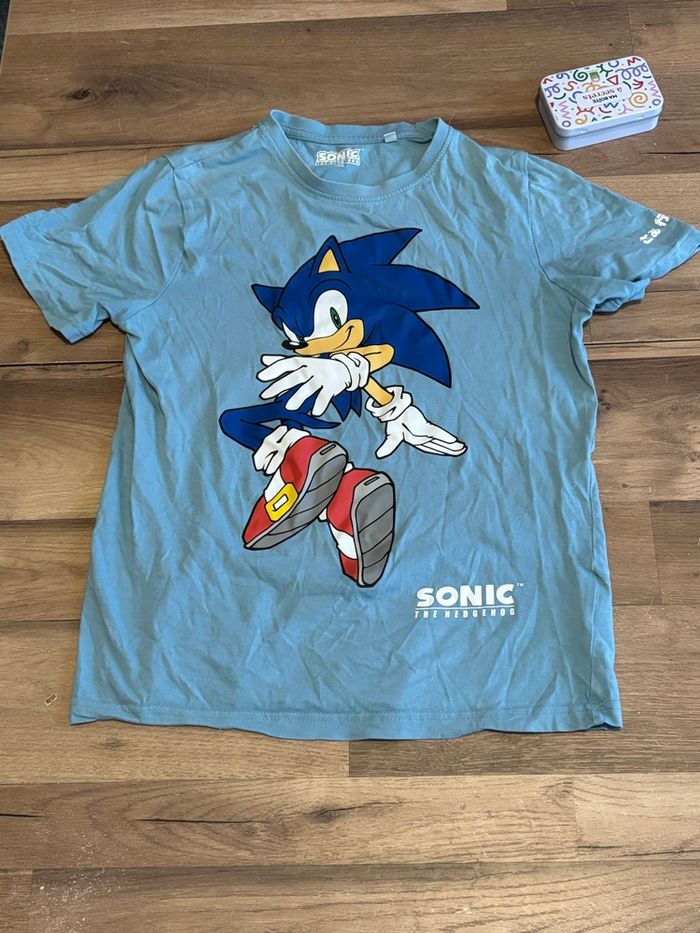 Je vend un tee shirt garcon sonic taille 11-12 ans très bon état - photo numéro 1