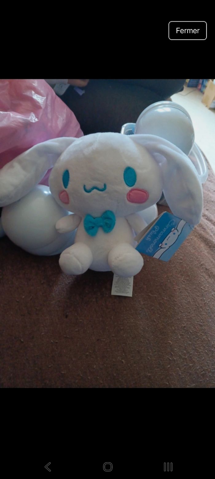 Peluche cinemorol de hello kitty pas de relais colis