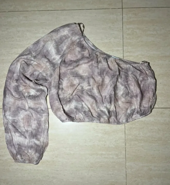 Blusa con hombro descubierto de Pull & Bear