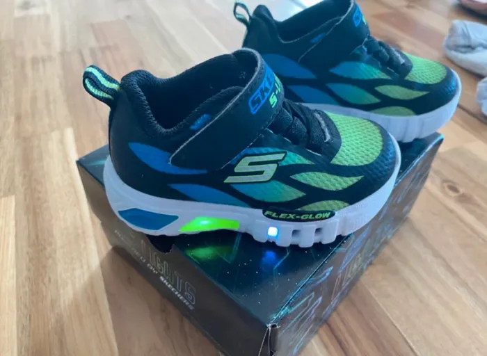 Basket skechers light noir vert mixte