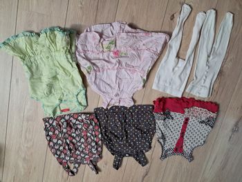 Lot de robes/tuniques + 2 collants taille 6 mois