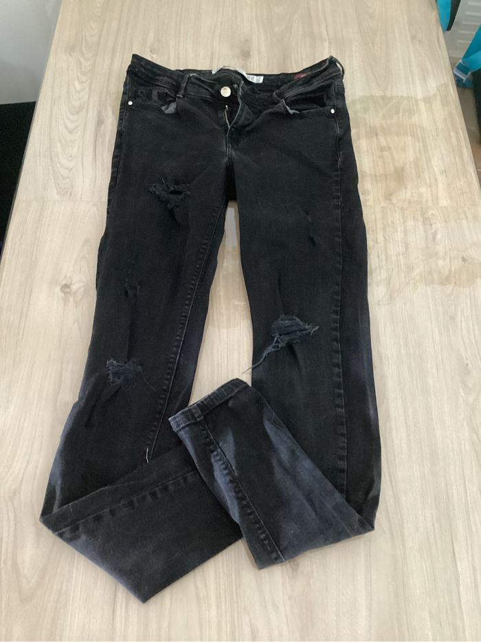Pantalon à trou