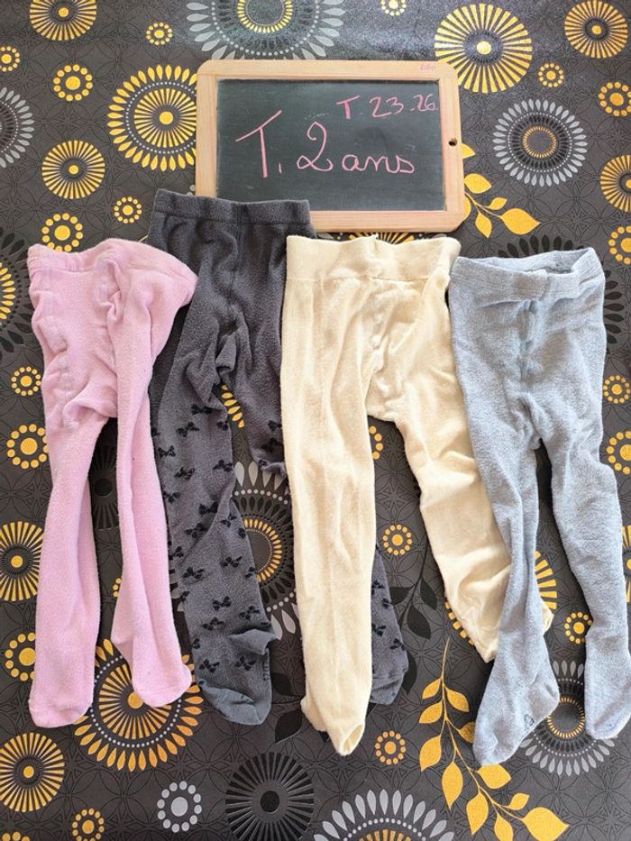 Lot de 4 collants taille 2 ans en bon état