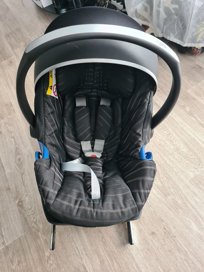 Cosy gb pockit et embase isofix - photo numéro 2