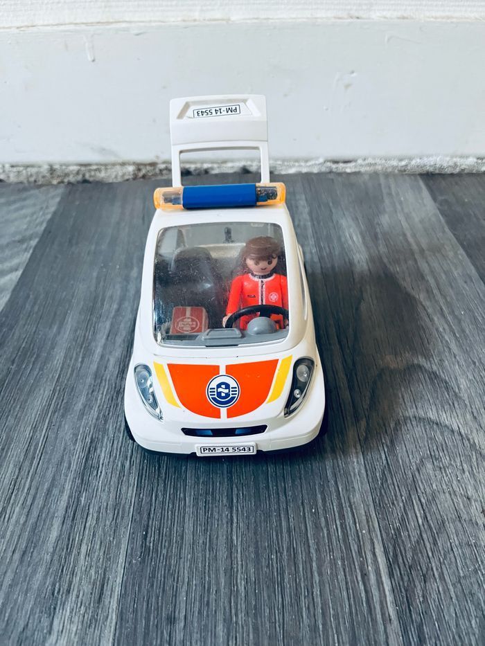 Voiture de secours - photo numéro 3