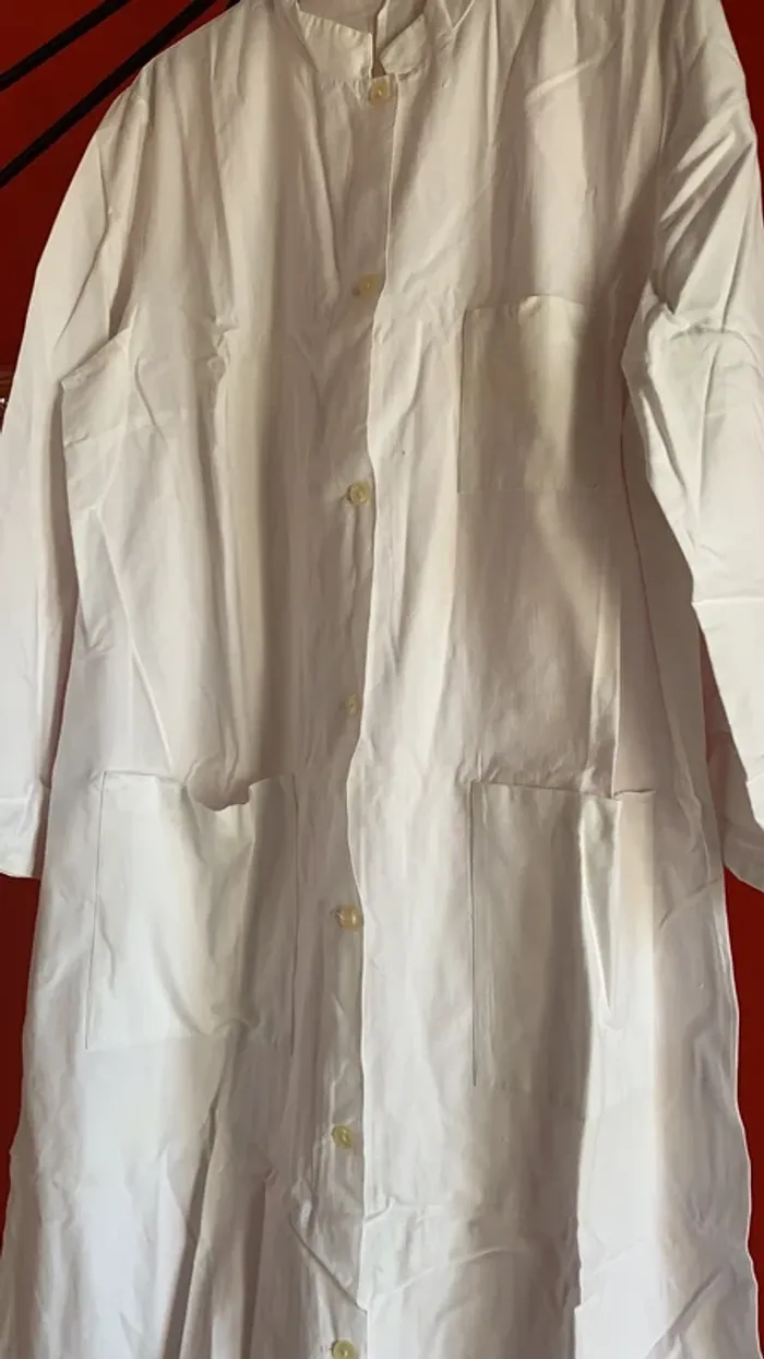 Blouse blanche spéciale femme - photo numéro 2