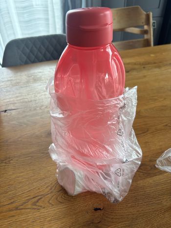 Eco bouteille 2l Tupperware neuf avec paille