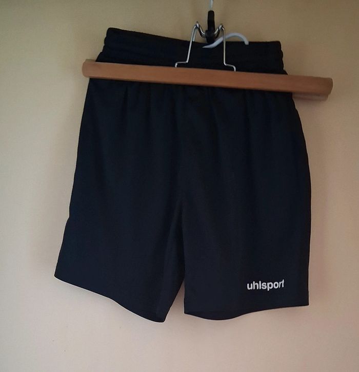 Short Uhlsport taille 8/10 ans