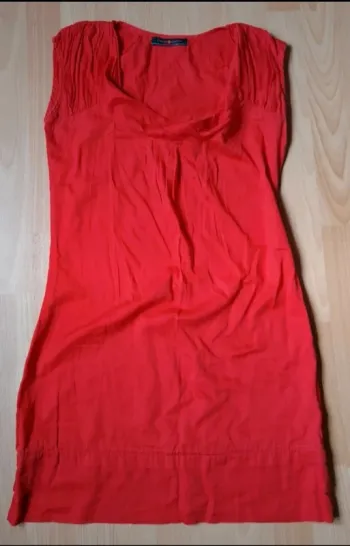 Robe rouge légère voile doublé col bénitier