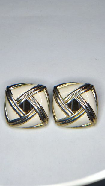 Clips d'oreilles blanc vintage