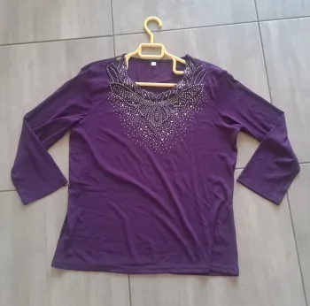 Blouse à strass Couleur aubergine Taille 42/44