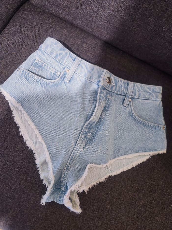 Short en jeans court neuf - photo numéro 1