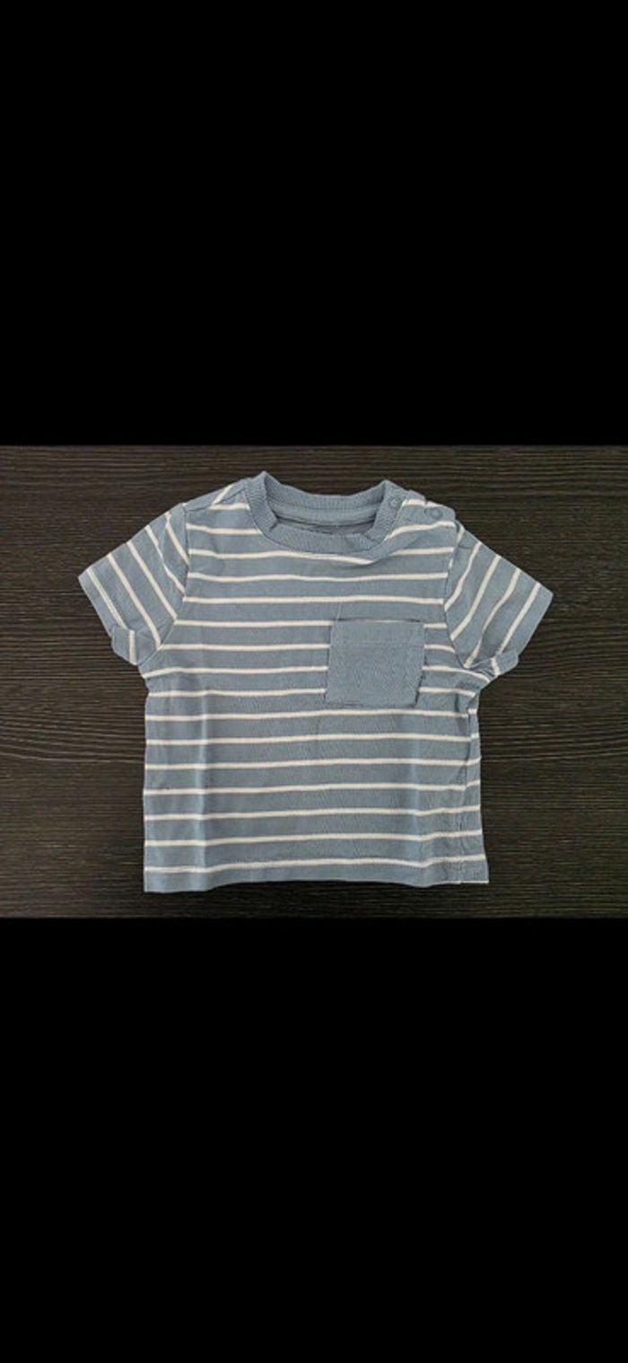 T-shirt rayé bleu et blanc
