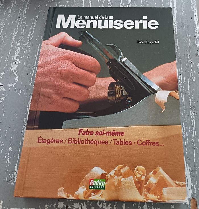 Livre "le manuel de la menuiserie" en très bon état