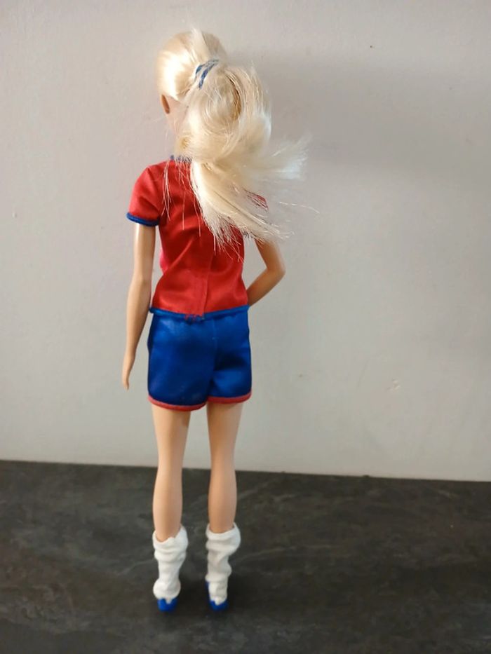 Barbie Footballeuse - photo numéro 3