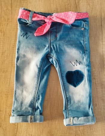 Jean fille bleu coeur et ceinture taille 6 mois Gémo