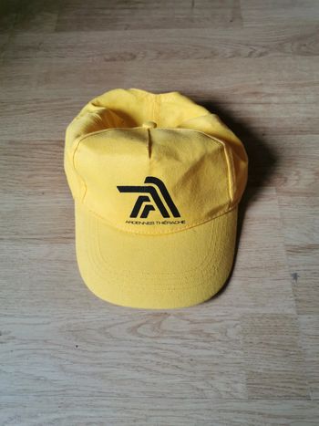 Casquette jaune réglable