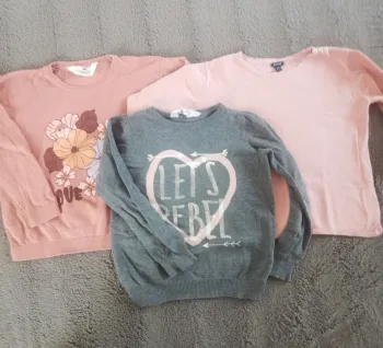 3 pulls légers en bon état 5/6 ans