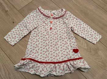 Robe rouge et blanche