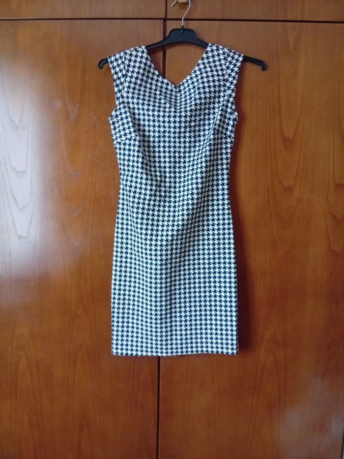 Robe courte droite Zara taille 36