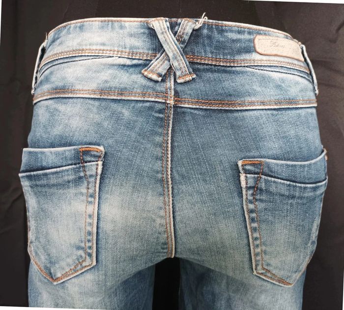 Jean à trous taille 36 - photo numéro 7
