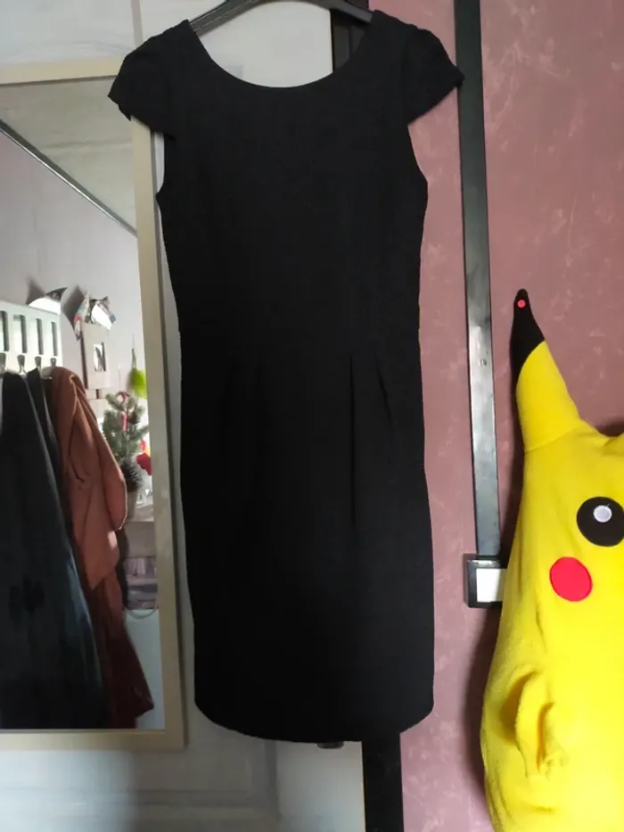 Robe avec nœud dans le dos