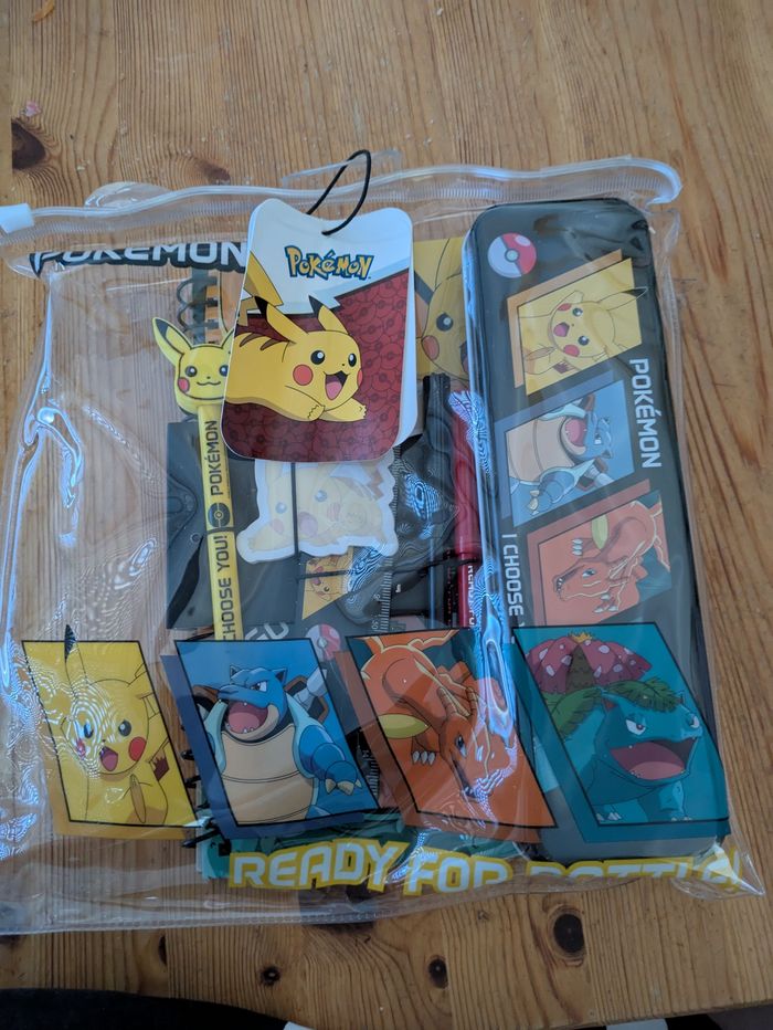 Kit papeterie pokemon
