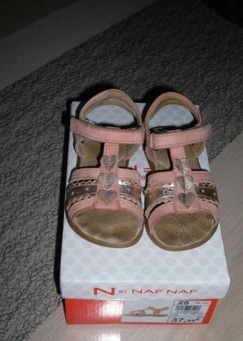 chaussures sandales / sandalettes NAFNAF ouvertes pointure 25