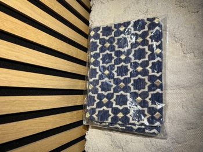 Pochette plate avec dragonne