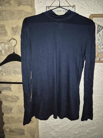 Petit haut fin col montant avec boutons dorés derrière taille XL