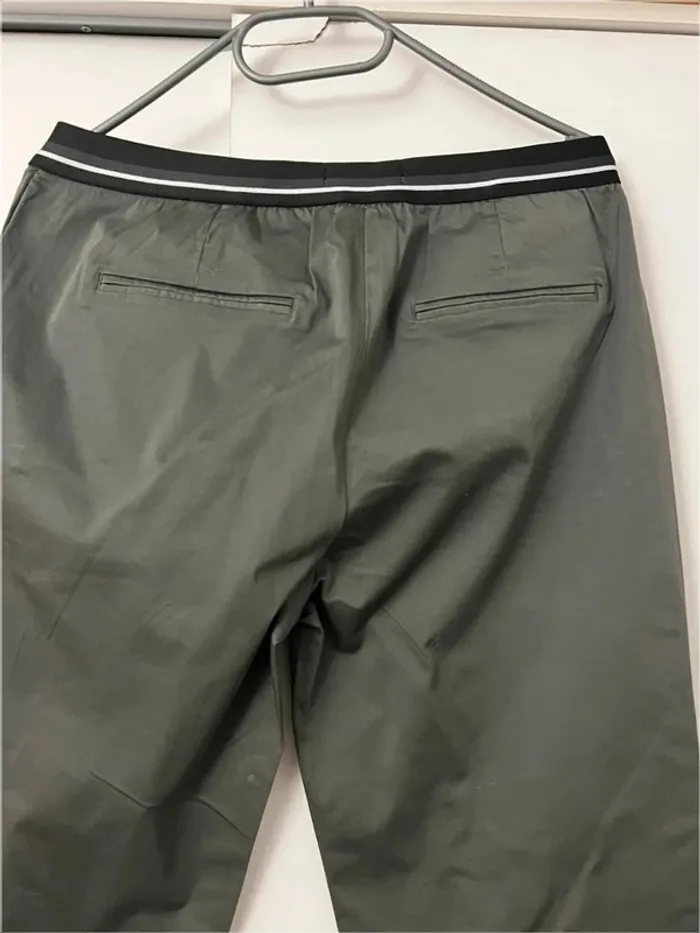 Pantalon chino gris foncé Pull and Bear - photo numéro 6