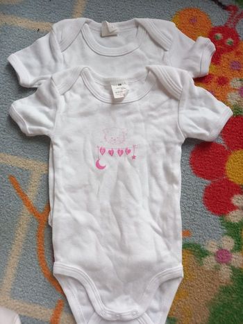 Bodies 6 mois neufs