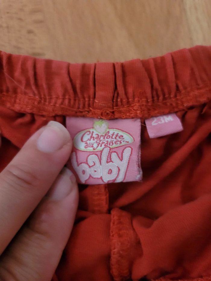 Short rouge taille 23 mois