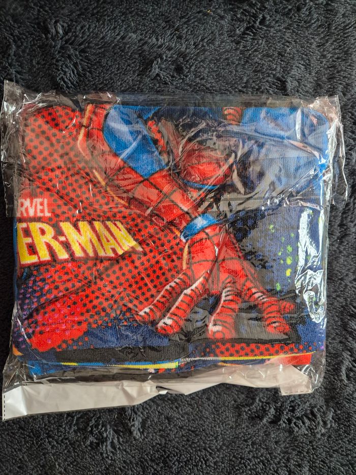 poncho spiderman - photo numéro 3