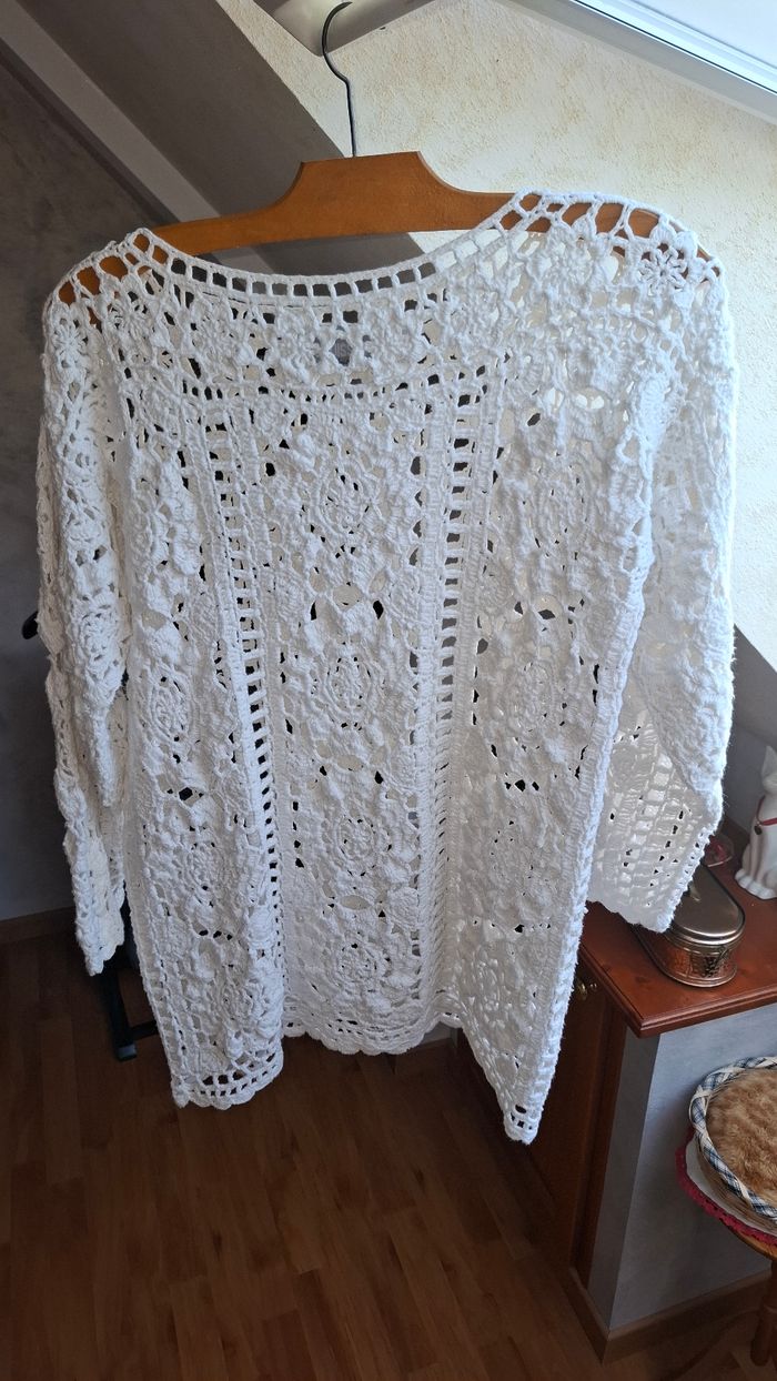 Tunique au crochet blanc