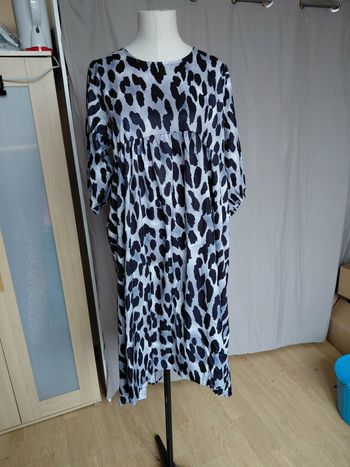 Très jolie robe courte devant longue derrière femme T U 